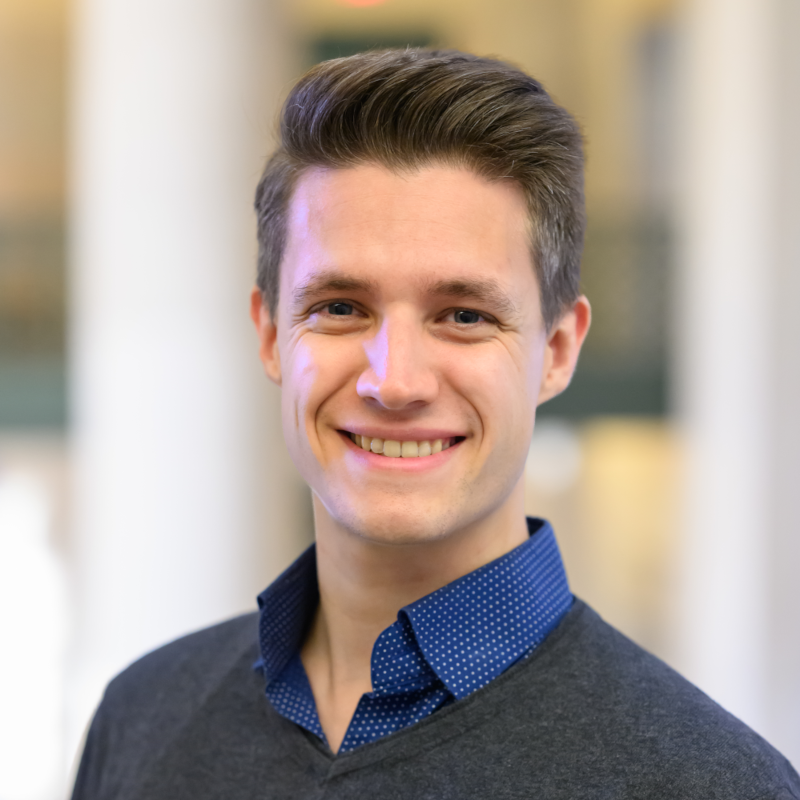 Dr. Lukas Schmid
